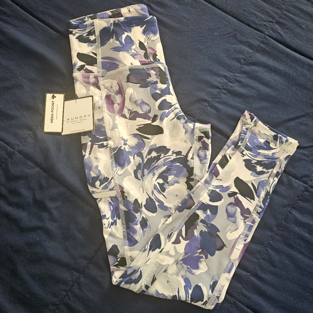 New w/tags Laundry by Shelli Segal Floral Capri Leggings Size S